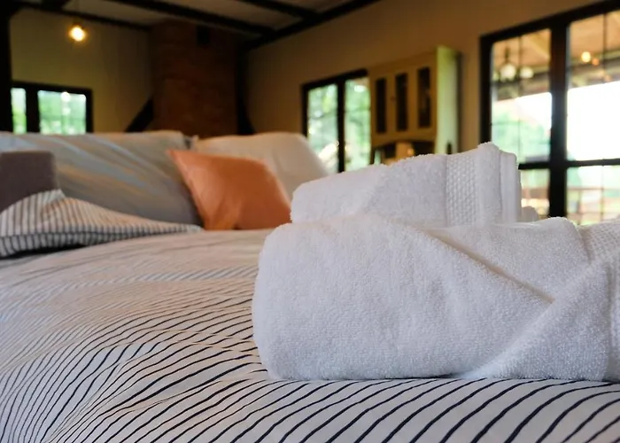 At Magnificent 100 Year Old Barn * Ruciane-Nida